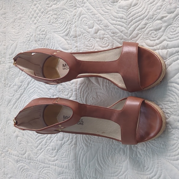 Summer sandals - Picture 1 of 3